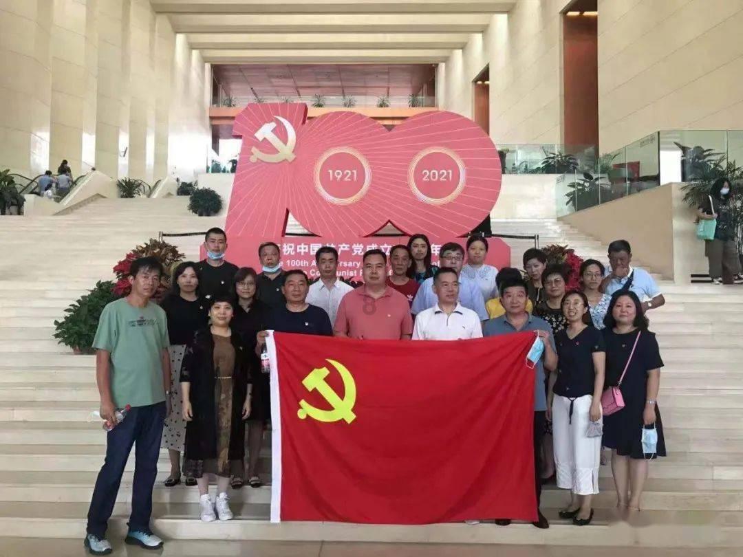 抑郁的表现和症状怎么治疗？