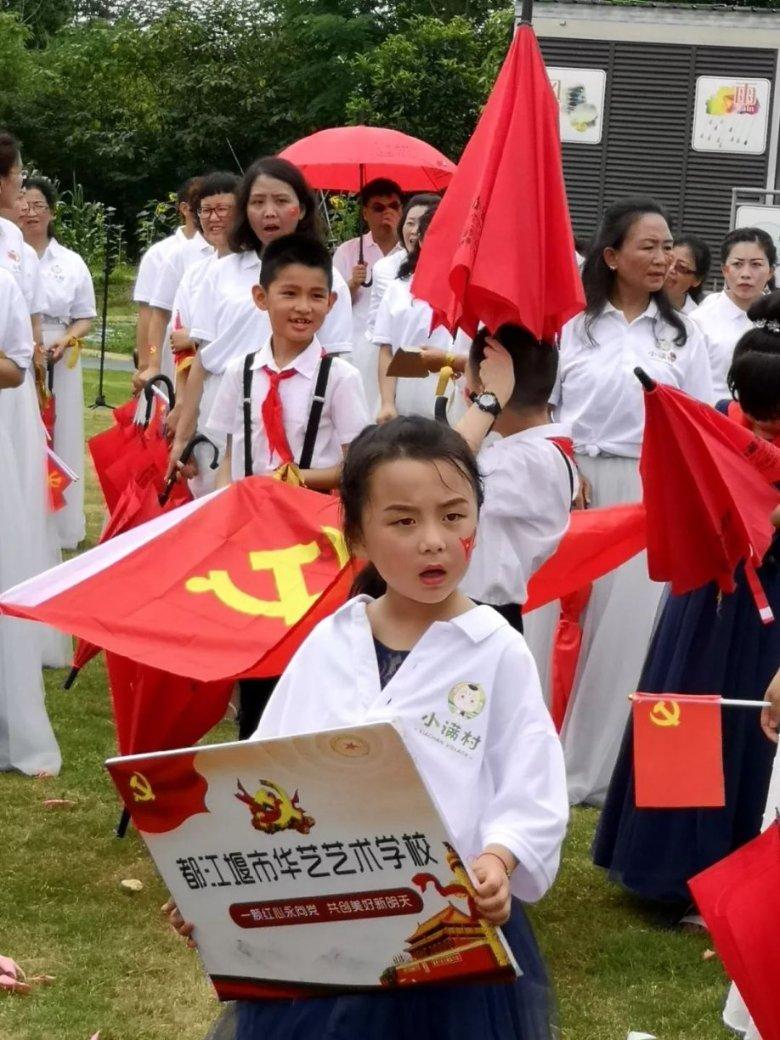 湖南长沙:救援队拉练,凌晨救出被困大学生