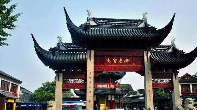 博主无视警告标识拍照,引导网友翻围栏,钧正平:“军事重地,禁止进入”并非儿戏!